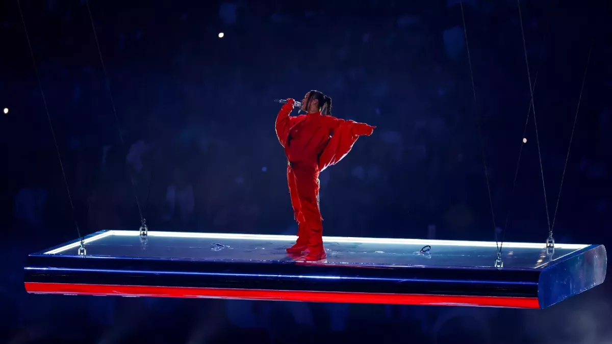 Rihanna a-t-elle copié Smash Bros pour sa prestation au Super Bowl ? Les images troublantes