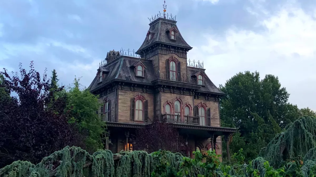 Une lettre érotique présente dans l'attraction du Manoir Hanté déchiffrée 20 ans après