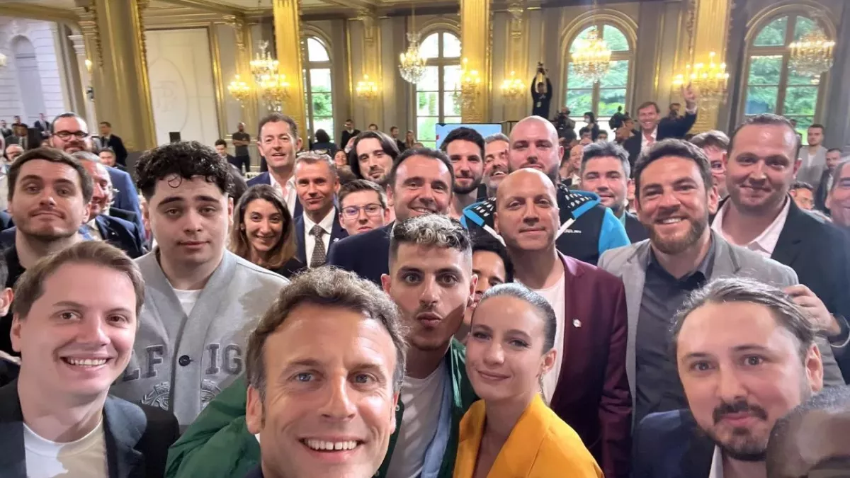 Emmanuel Macron à l'Elysée avec des personnalités issues de la scène Esport française