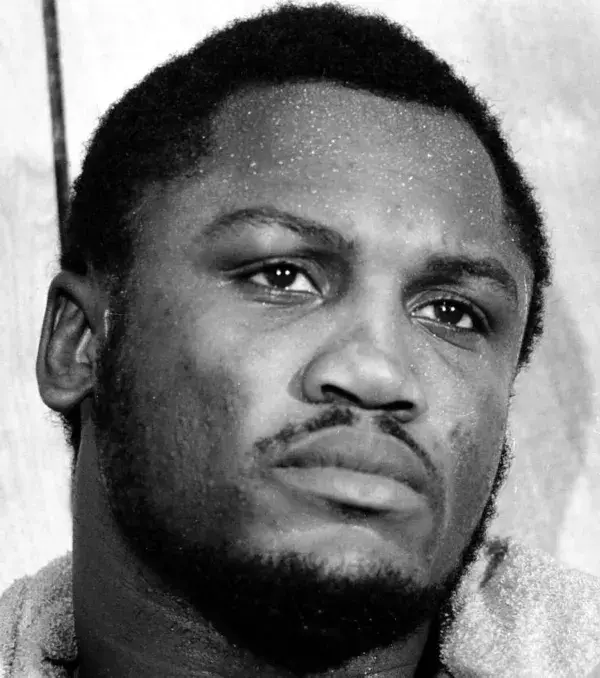 Il est aussi champion du monde WBA et WBC de 1970 à 1973 en catégorie poids lourds