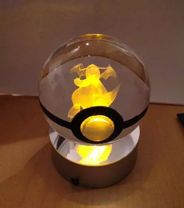PokeMasterCrafter : une pokéball lumineuse en cristal renfermant Dracolosse