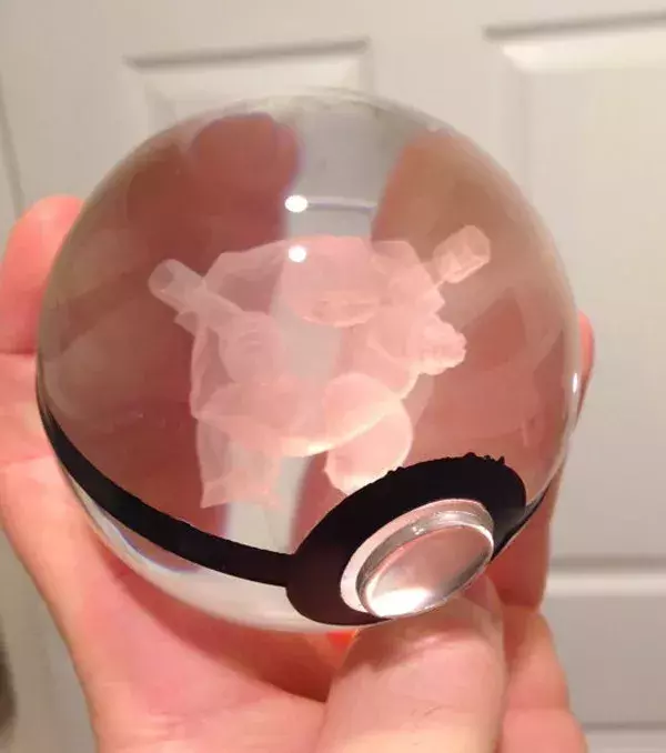 PokeMasterCrafter : une pokéball lumineuse en cristal renfermant Tortank