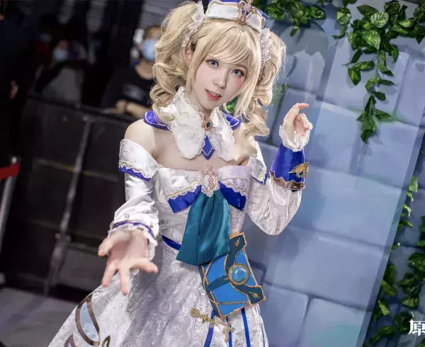 Genshin Impact cosplay Barbara