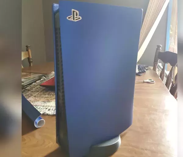 PS5 Custom : un modèle bleu et argent