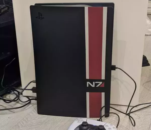 PS5 Custom : un modèle Mass Effect !