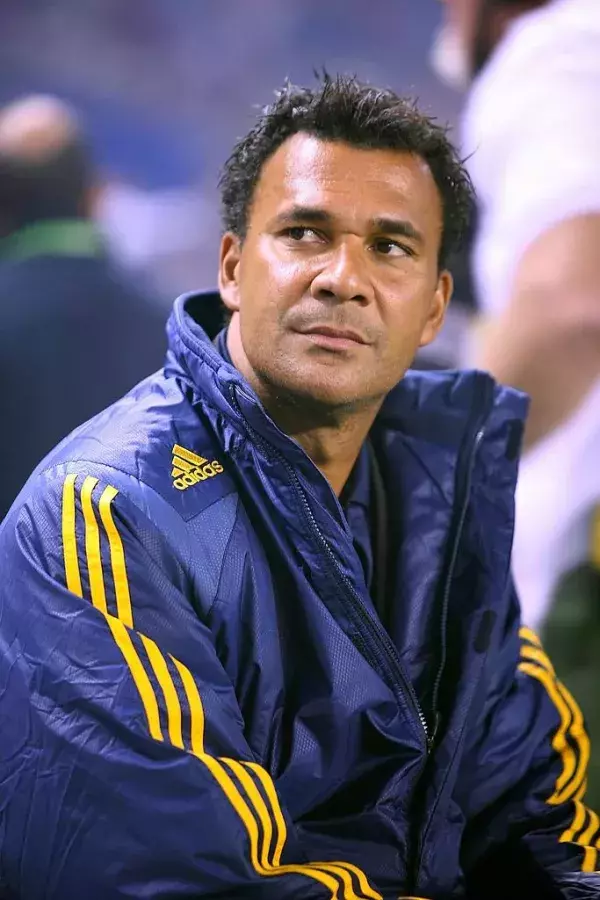 Ruud Gullit, son équipe a remporté des trophées sur FIFA