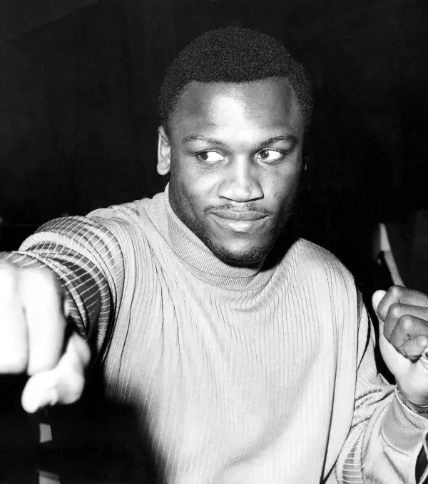 "Smokin' Joe" a débuté sa carrière professionnelle en 1965