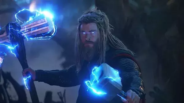 10. Le marteau Mjolnir