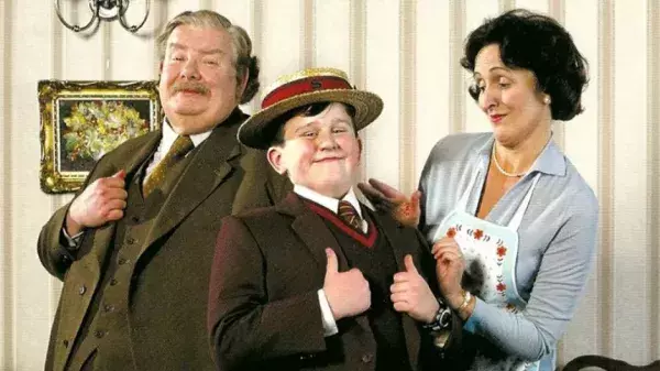 20. L'acteur de Dudley a failli être viré parce qu'il avait maigri 