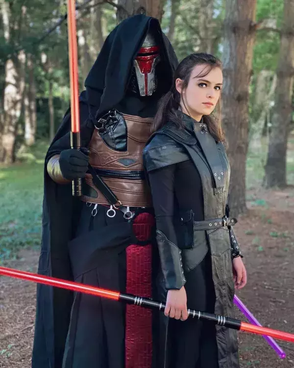 Darth Revan et Fallen Bastila par @neoncosplays                        