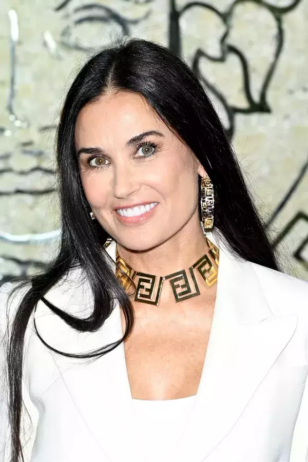Demi Moore - Striptease