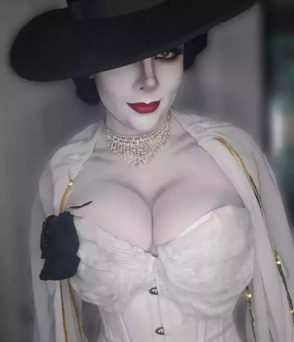 Lady Dimitrescu par bewitched.divination