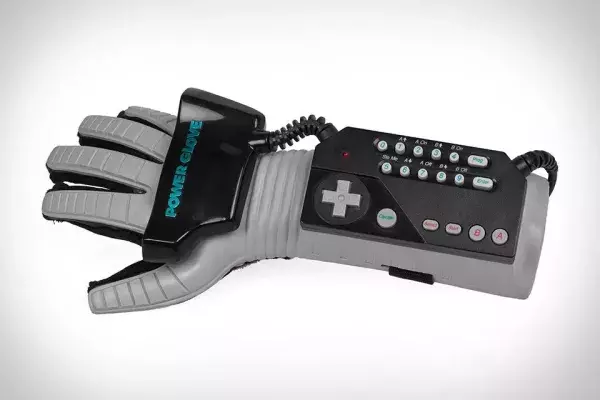 Le NES Power Glove                                        