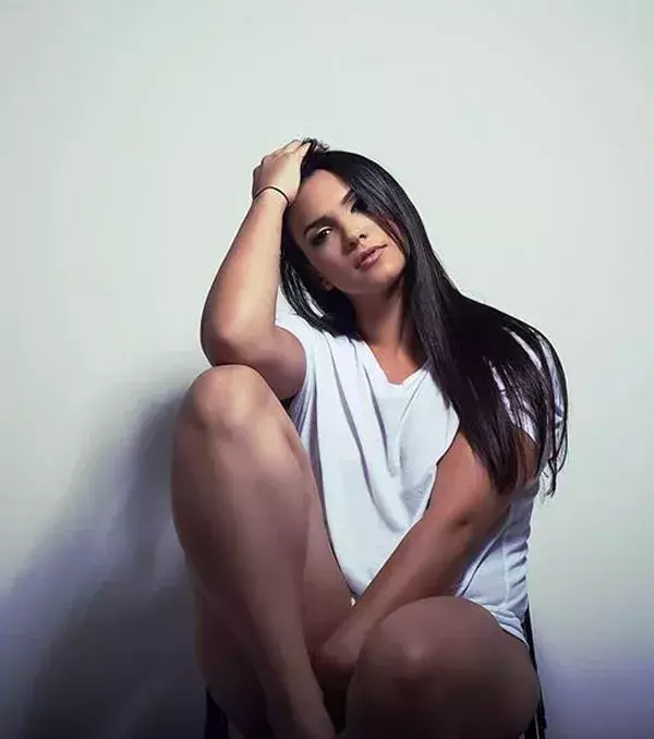 Natascha Encinosa prend encore la pose