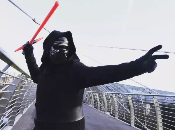 Kylo Ren par @DemonCosplays                                              
