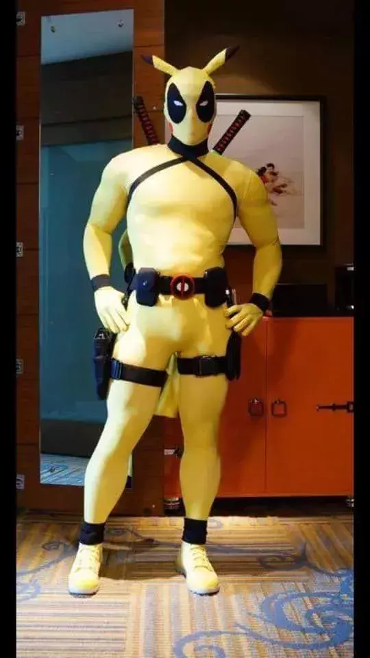 Pikachu en mode Deadpool (@JustcallmeKelon)