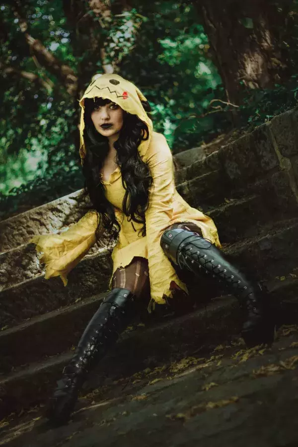 Pikachu à la sauce Halloween (@JustawayKitty)                        