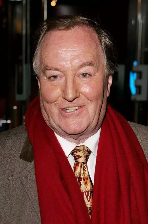 Robert Hardy - Cornelius Fudge