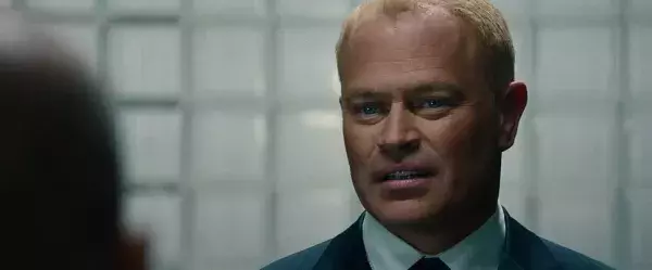  Neal McDonough